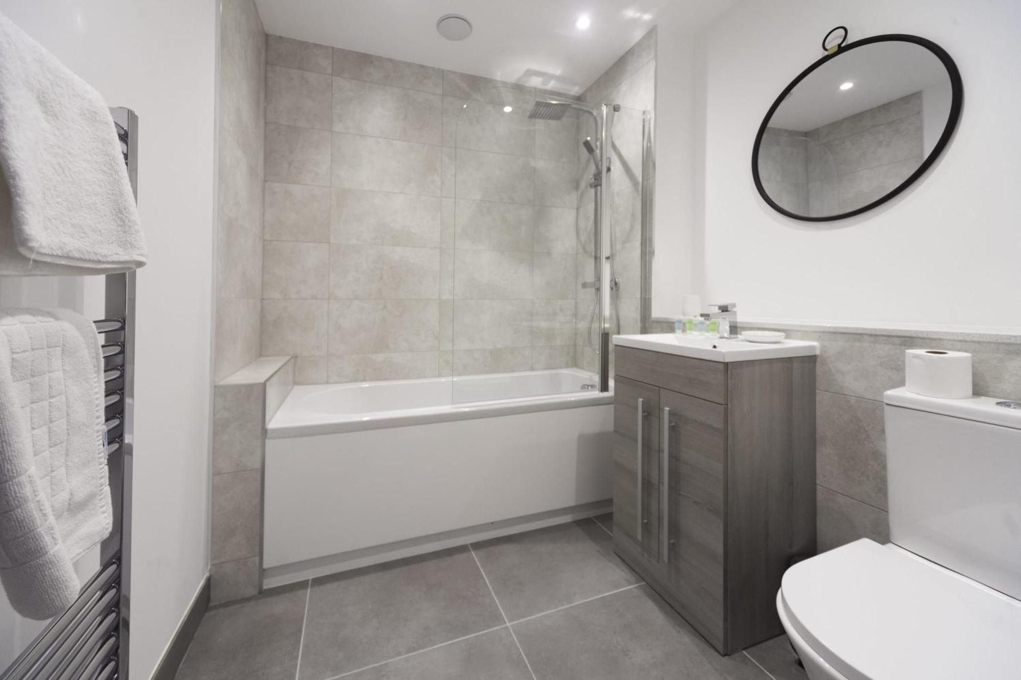 Lovely 2 Bedroom Apartment In Central Ashford แอชฟอร์ด ภายนอก รูปภาพ