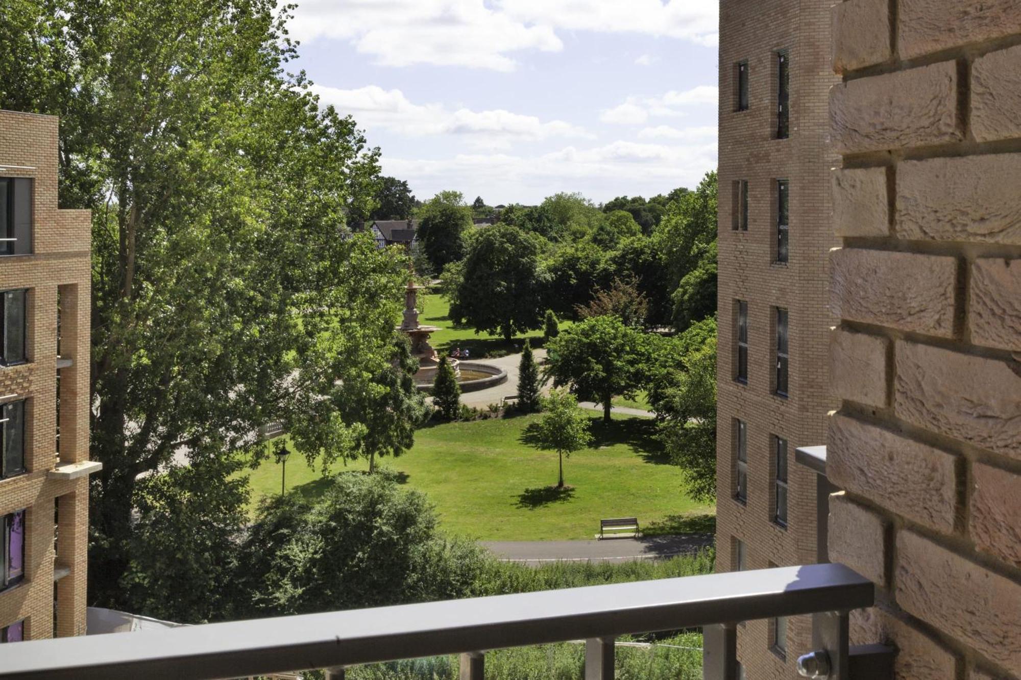 Lovely 2 Bedroom Apartment In Central Ashford แอชฟอร์ด ภายนอก รูปภาพ